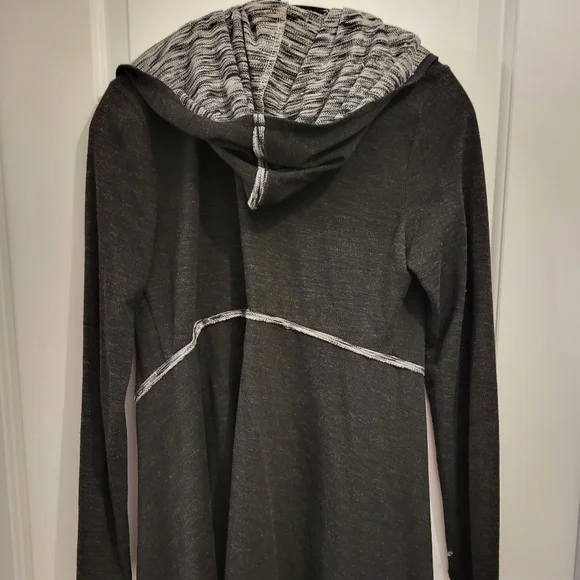 Cardigan - Picture 2 of 4